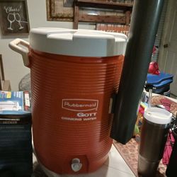 EX LARG RUBBERMAID WATER COOLER 20 FINAL PRICE