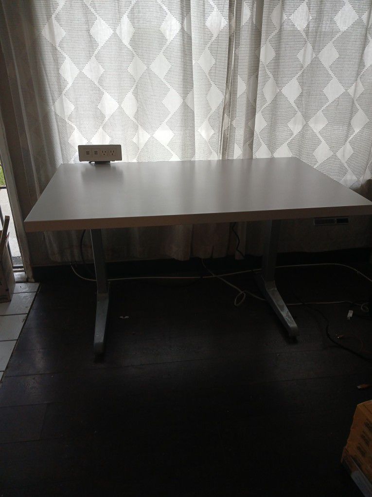 Adjustable Work  Table