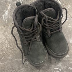 Boy’s UGG Size 13 Black 