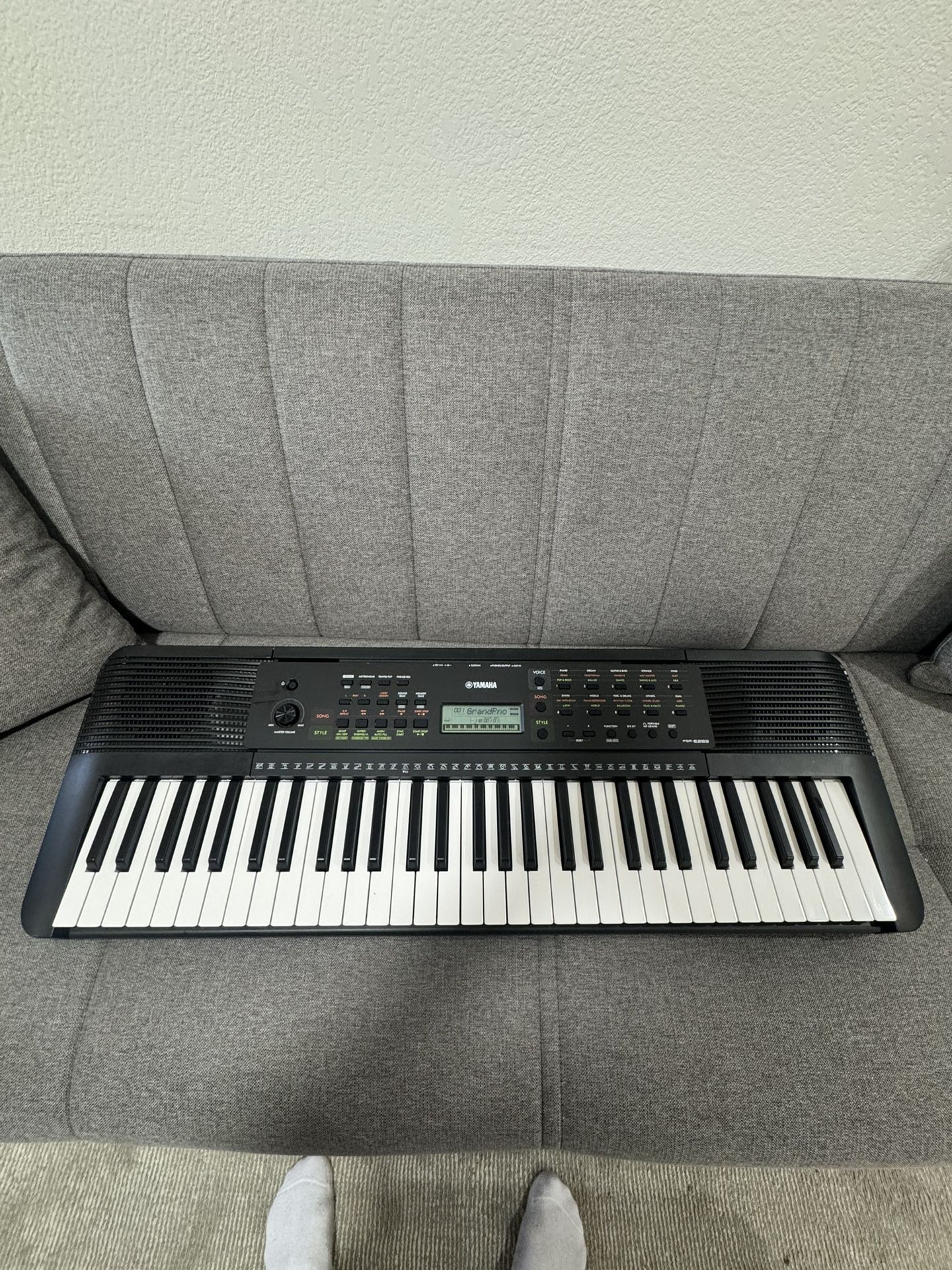 Gently Used Yamaha Keyboard w/ Batteries
