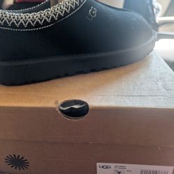 Size 7 Uggs Tasman Slipper 