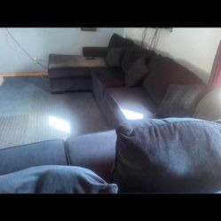 Navy blue huge sectional & 2 recliners $450  Firm  cash only