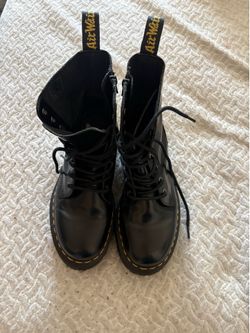 Doc Martens leather boots with laces and zipper on the side unisex size