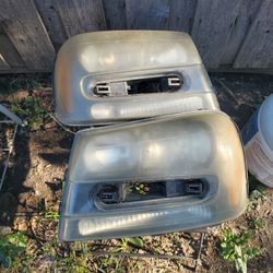 2002 Chevy Trailblazer Headlights