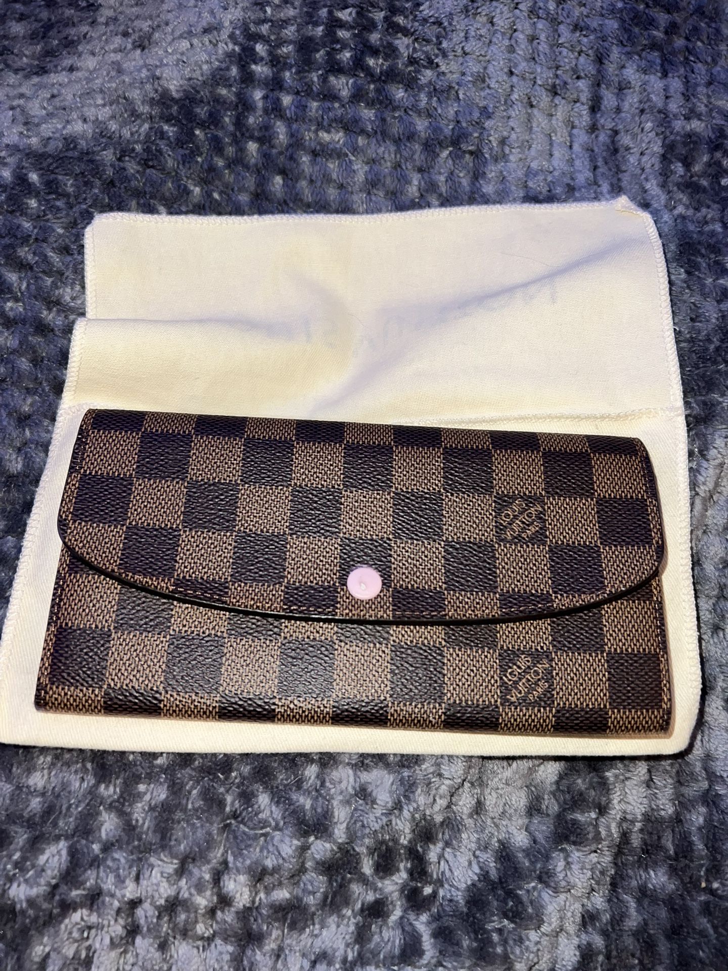 Authentic Louis Vuitton (Sarah Wallet in pink Leather)