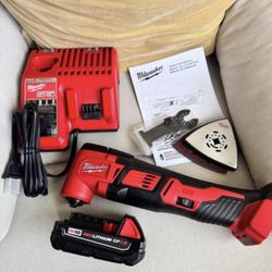 🔥 New Milwaukee M18 Oscillating Multi-Tool Kit with one 1.5 Ah Battery & Charger
