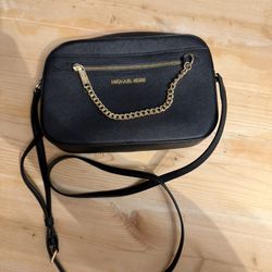 Michael Kors Crossbody Purse, Barely used! 