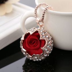 Red rose pendant