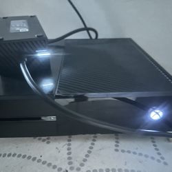 Xbox One With Controller And Game 