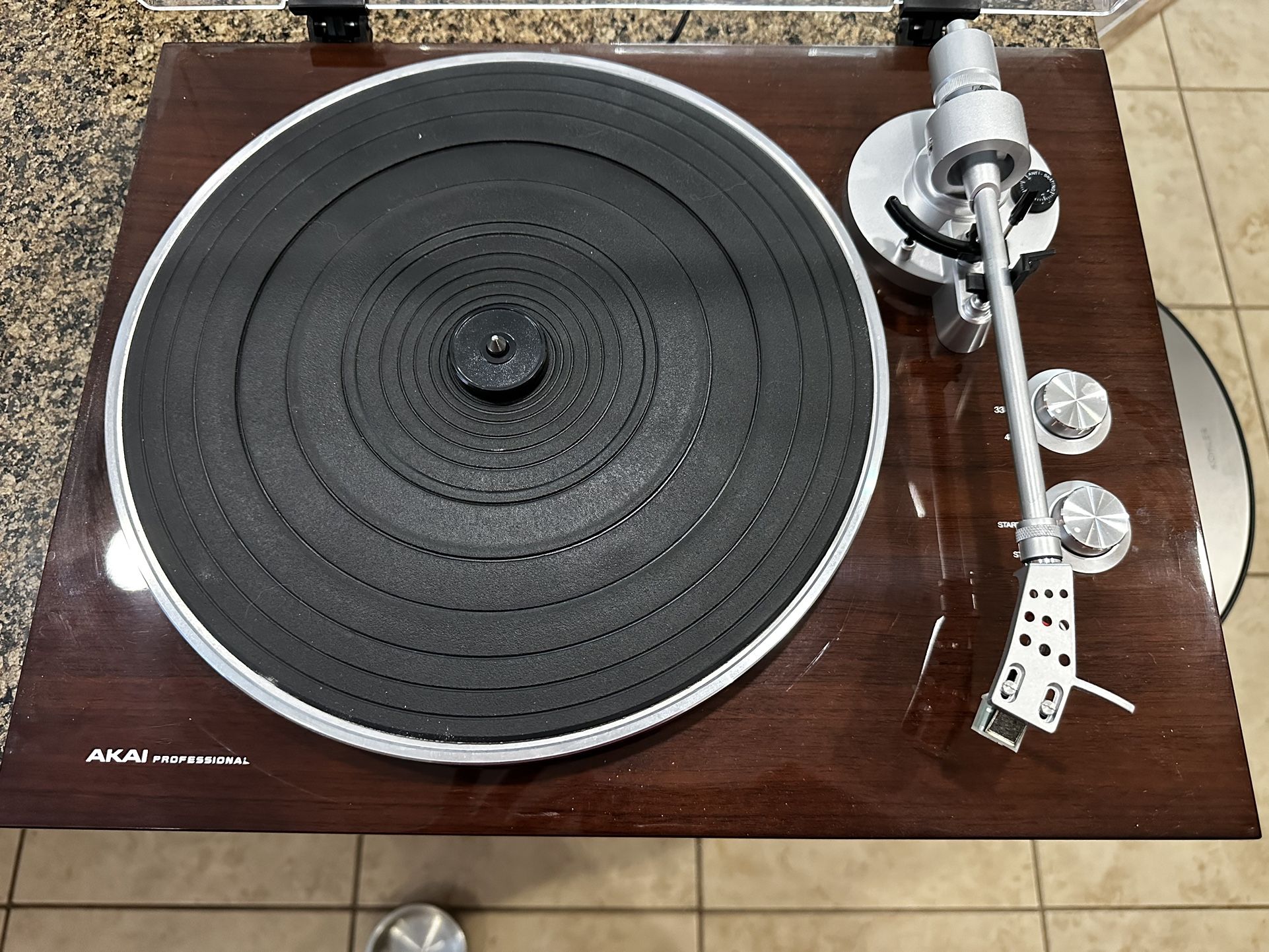 Akai Professional BT-500 Record Player