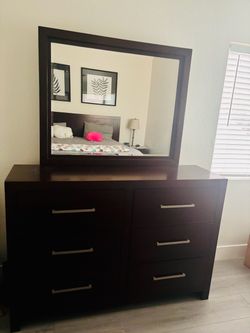 6 drawer Dresser with Mirror