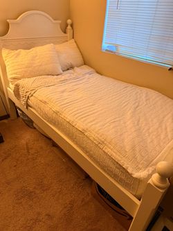 Cafe Kid white twin bed