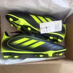 Soccer Shoes Size 4.5