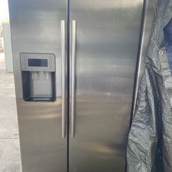 Beautiful And Clean Stainless Steel Samsung Refrigerator $279 Sale 30 Day Warranty