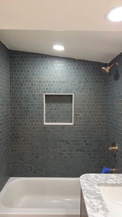 Pratt & Larson 2x2 Matte Green Mosaic Tile