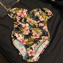 Cute Strapless Swimsuit For Women