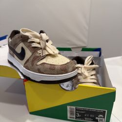 BRAND NEW Nike supreme Dunks 3Y