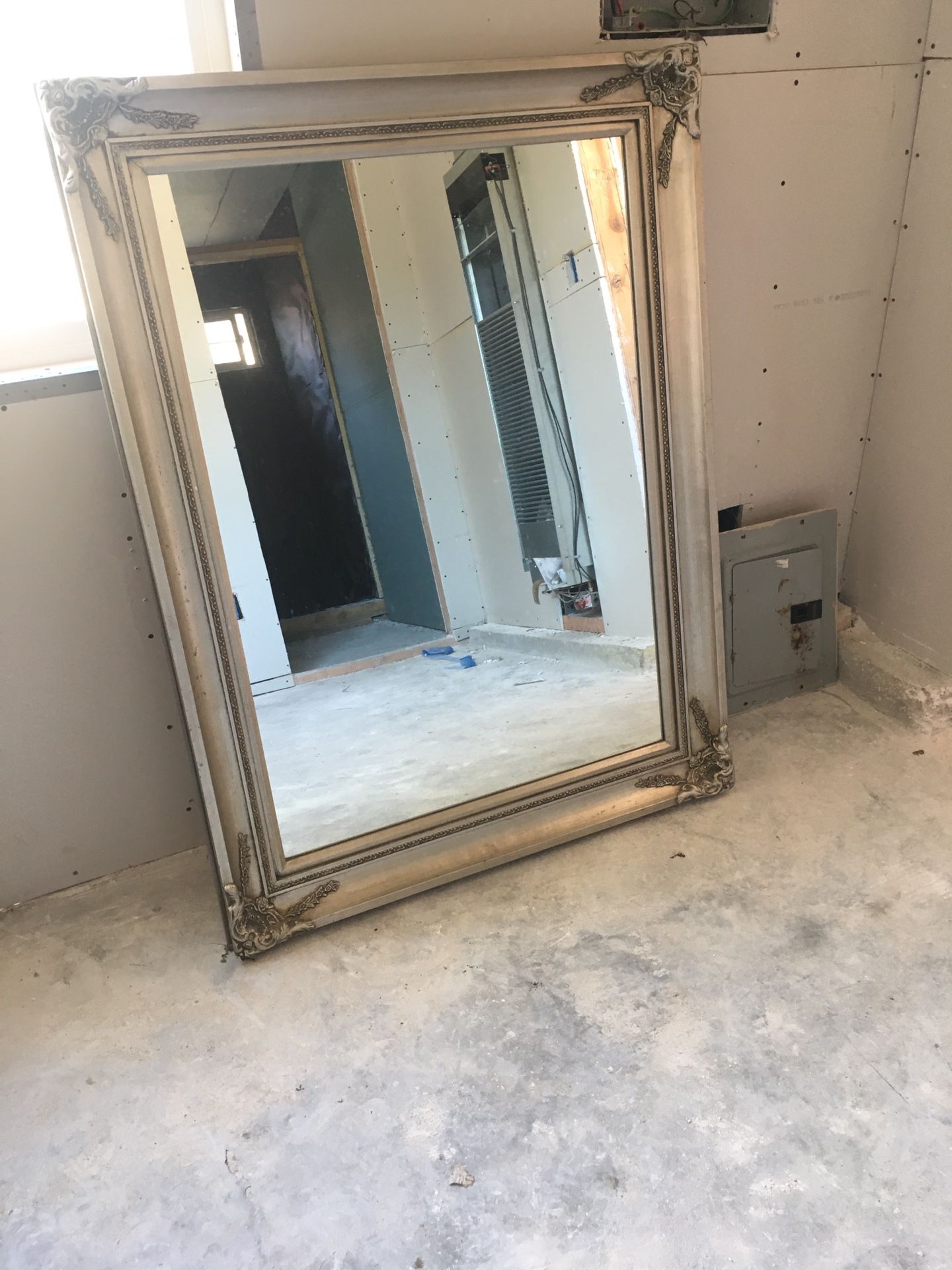 Wall mirror