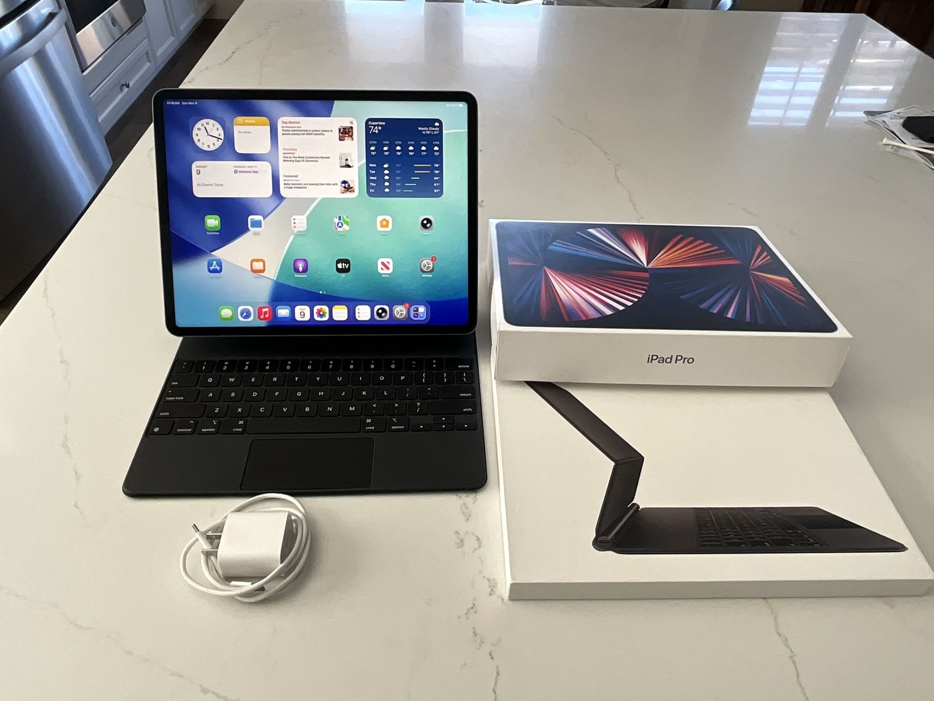 iPad Pro 12.9” 5th Gen 256gb M1 Chip + Apple Magic Keyboard