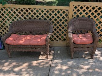 Free gratis wicker bench and chair and pillows