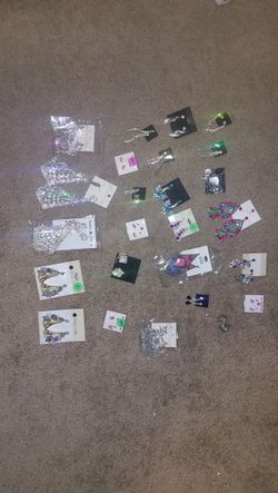 Costume Jewelry Store Closing - All New Jewelry And Display Lot Retail $4,000 Resale