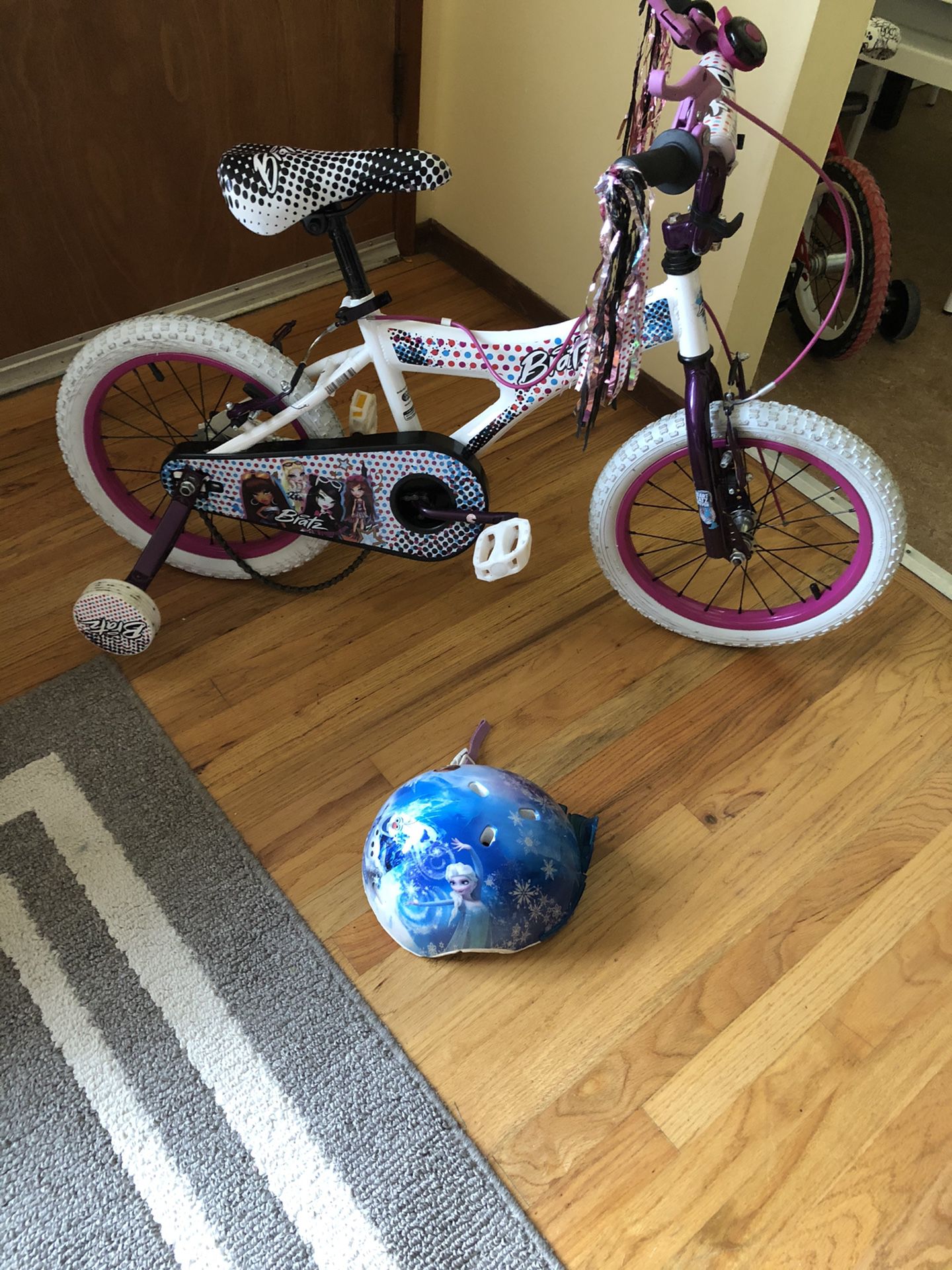 Little Girl Bicycle (Bratz) and Helmet (Frozen)