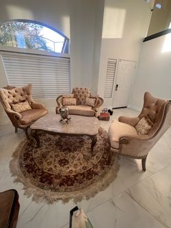 Traditional Living Room Furniture Set