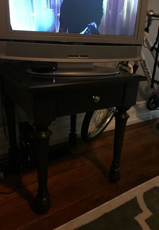 Selling Martha Steward End Table!