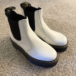 Dr Martens Chelsea Boot in White