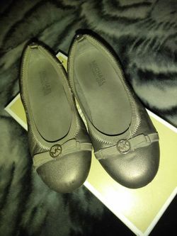 Michael kors gray flats