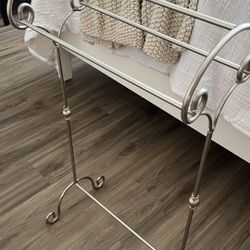 Towel Rack Standing Silver Blankets