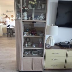 2 glass cabinets a $100.