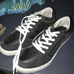 Free black shoes size 8