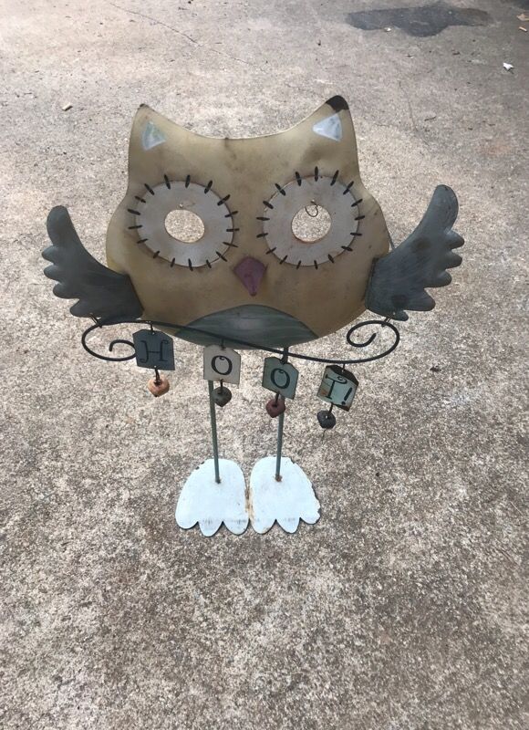 Owl yard sign