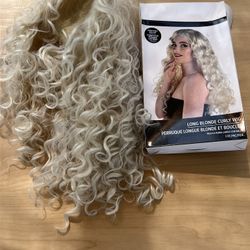 Blonde Curly/ Wavy Wig - Hocus Pocus Sarah Sanderson Wig