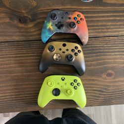 Xbox Series X Controllers 