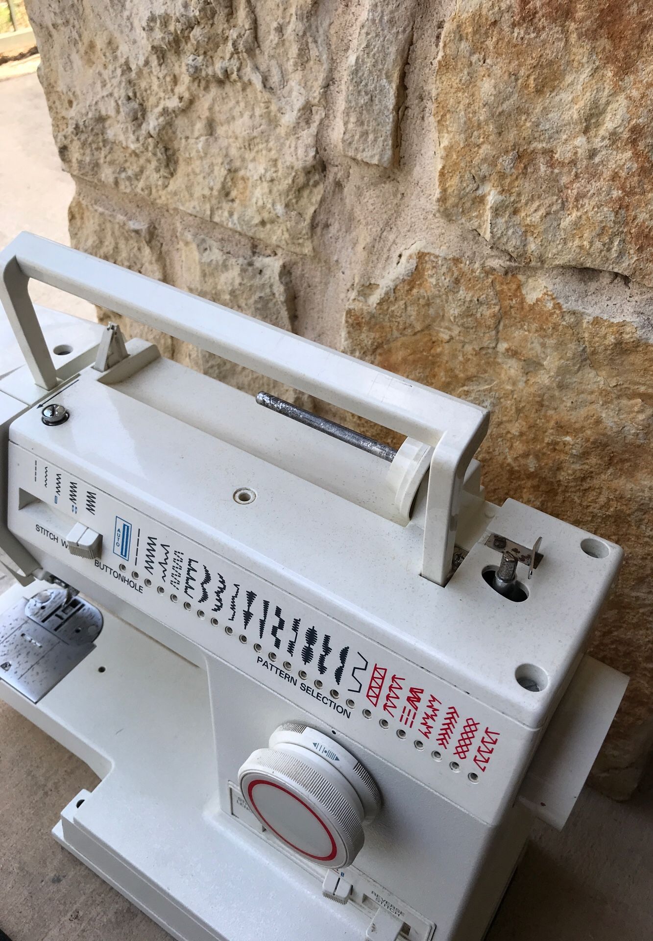 Singer solid state sewing machine model 9034 for Sale in San Antonio