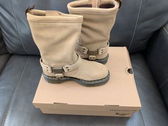Dr Martens Women Anistone Hi size 7