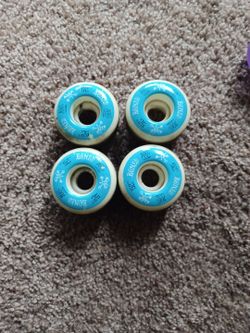 Bones blue skate board wheels 100 52