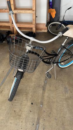 Women beach cruiser