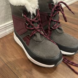 Girls Snow Boots Size 4