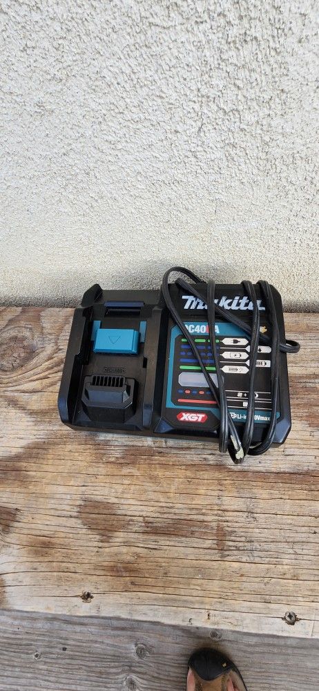 Makita XGT 40V Rapid Charger Tool Only 