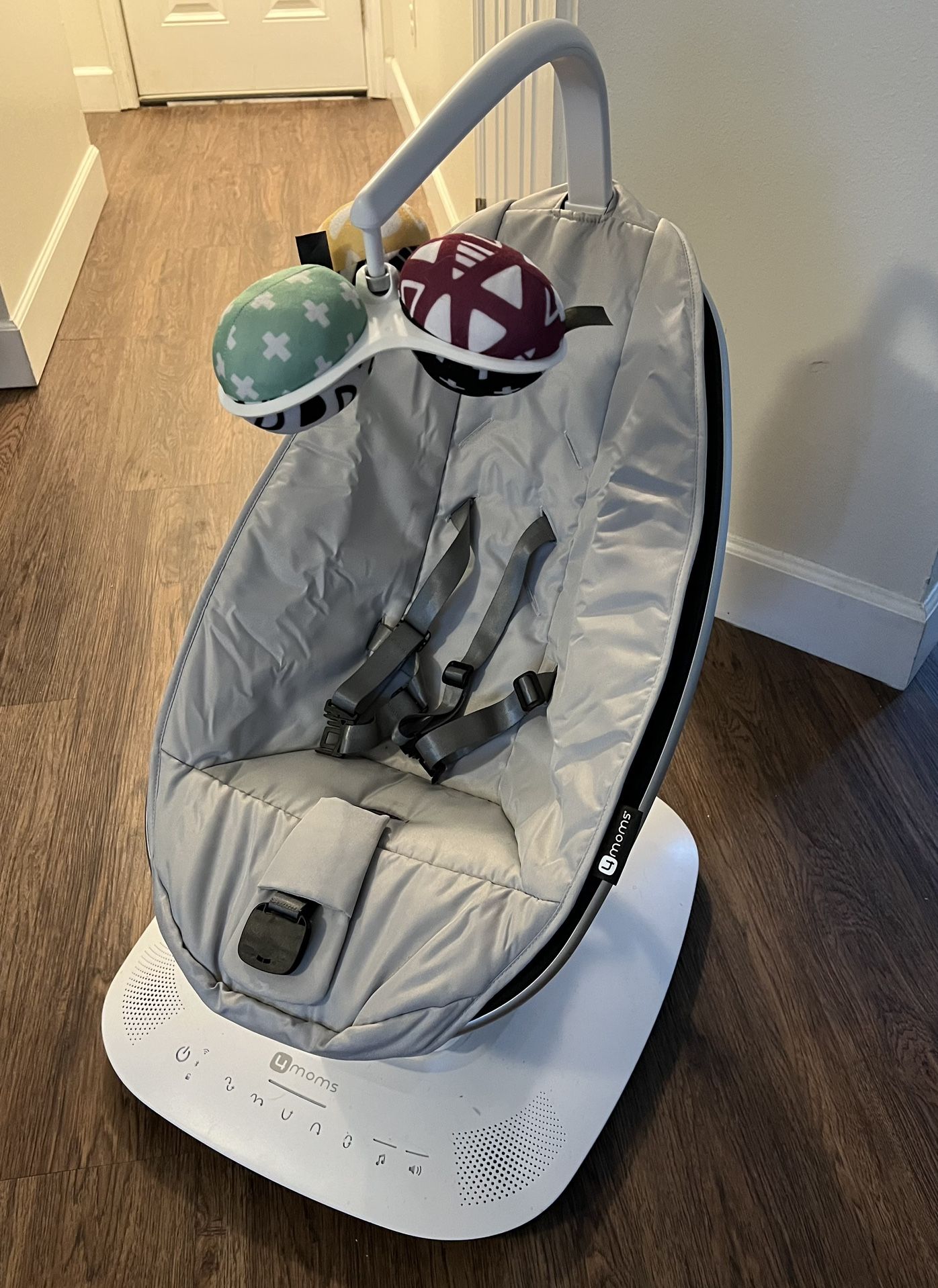 MamaRoo® Multi-Motion Baby Swing (lightly Used)