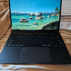 Apple MacBook Air M2 (2022) - 8GB RAM / 256GB SSD - Excellent Condition