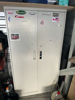 Storage cabinet