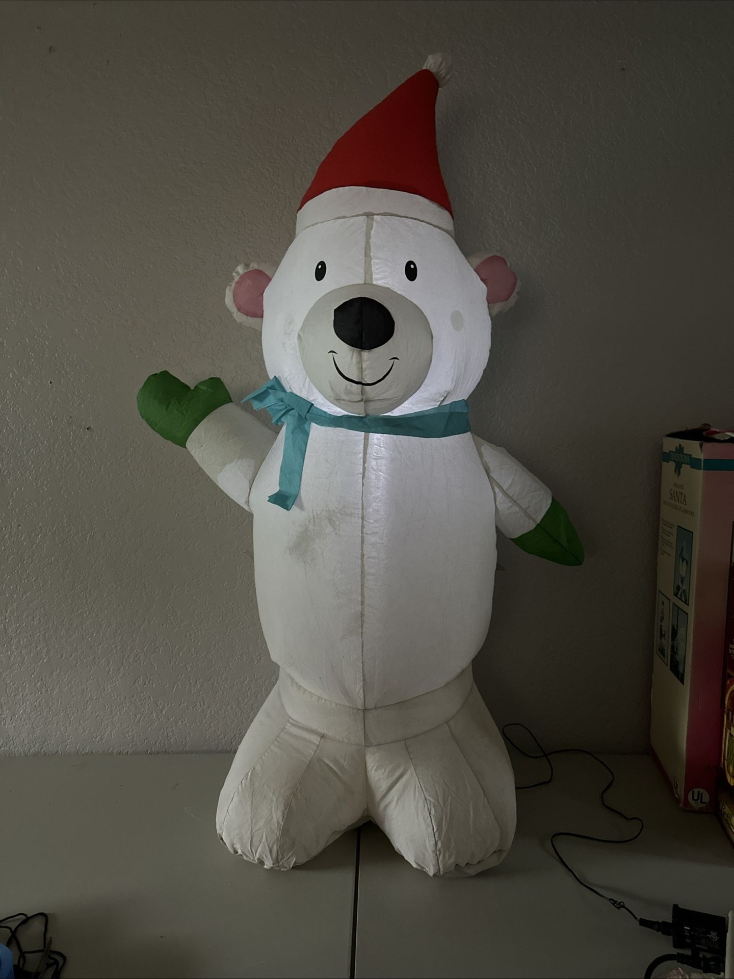 Gemmy Airblown Inflatable Polar Bear Christmas Yard Decor 4ft Indoor Outdoor