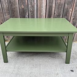 LIKE NEW - Craftsman Style Coffee or End Table - Hunter Green
