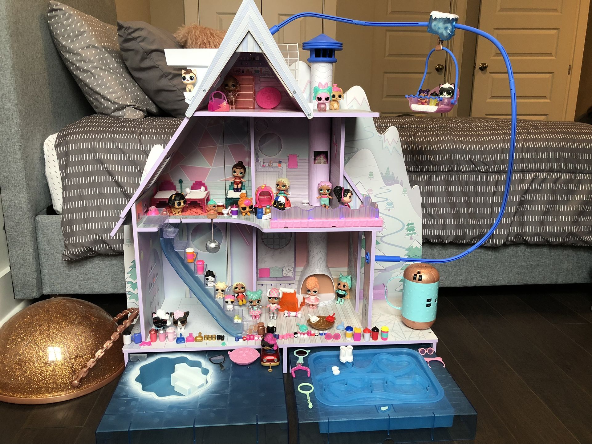 LOL winter Chalet House