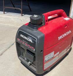 Honda 2200W gasoline generator, quiet. Used 8 times for a few hours.