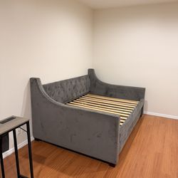 Daybed With Pull Out Full & Twin Bed
